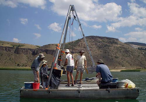 Obtaining climate information in a Mediterranean lake Obtaining climate information in a Mediterranean lake