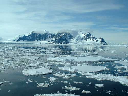Melting sea ice in Polar waters Melting sea ice in Polar waters